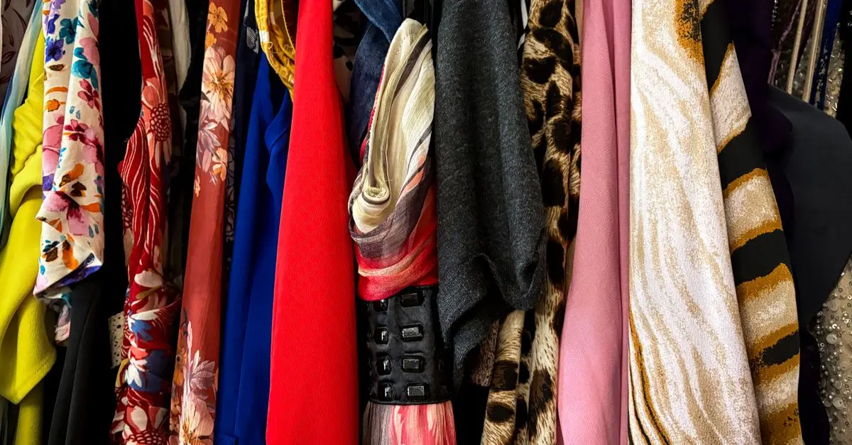 Les essentiels à avoir dans sa garde-robe jeune