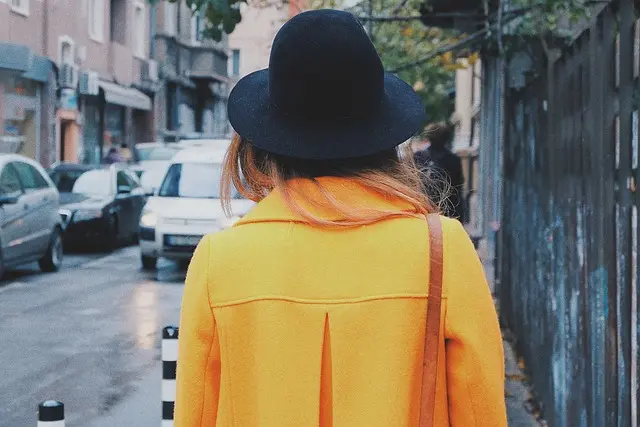 Comment créer un style unique avec des vêtements jeunes