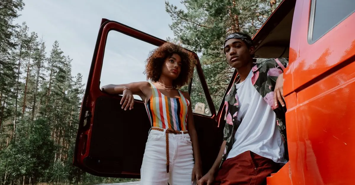 Comment Mixer des Vêtements Jeunes pour un Look Parfait