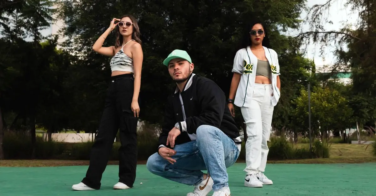 Comment choisir des vêtements jeunes pour un look estival tendance