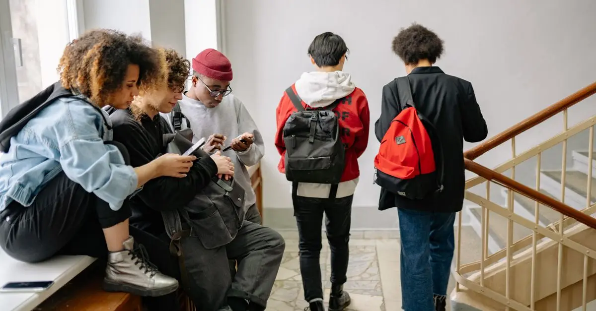 Les indispensables vêtements jeunes pour une rentrée stylée