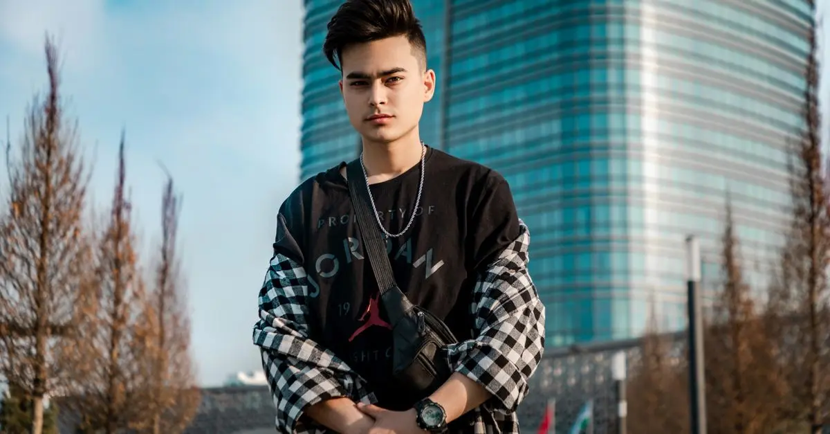 Comment associer des vêtements jeunes pour un look élégant