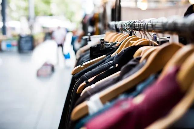 5 Astuces pour Choisir des Vêtements Jeunes de Qualité