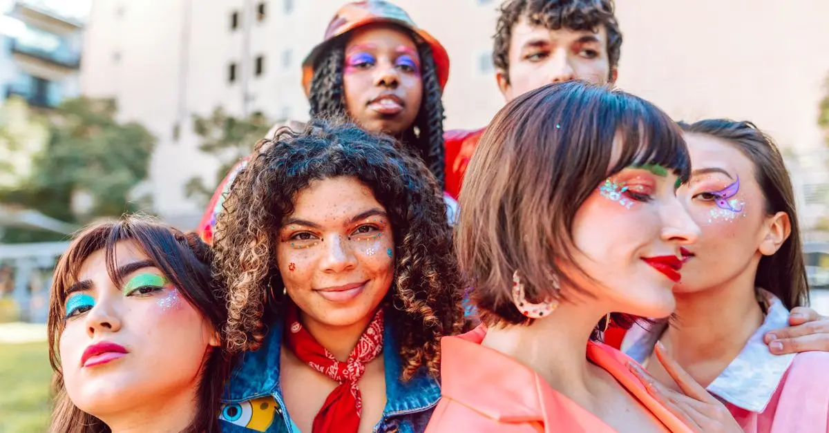 Comment associer des vêtements jeunes pour un look équilibré