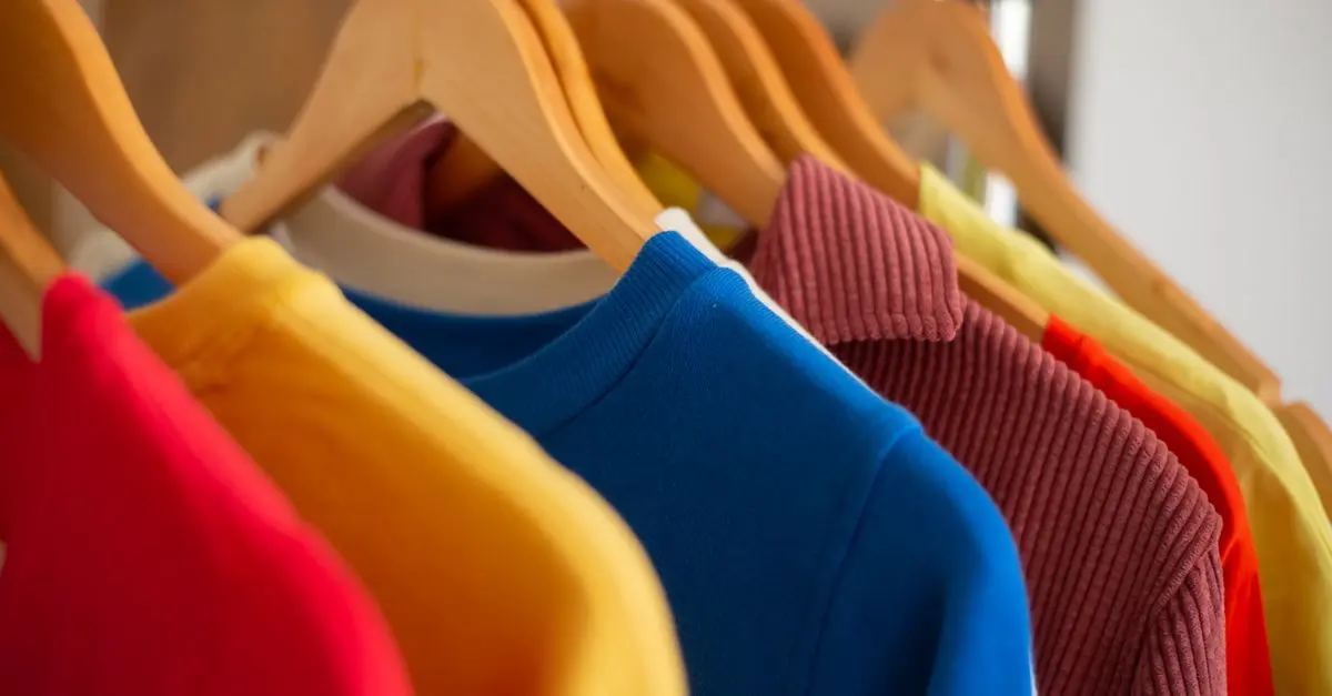 10 pièces essentielles pour une garde-robe jeune stylée