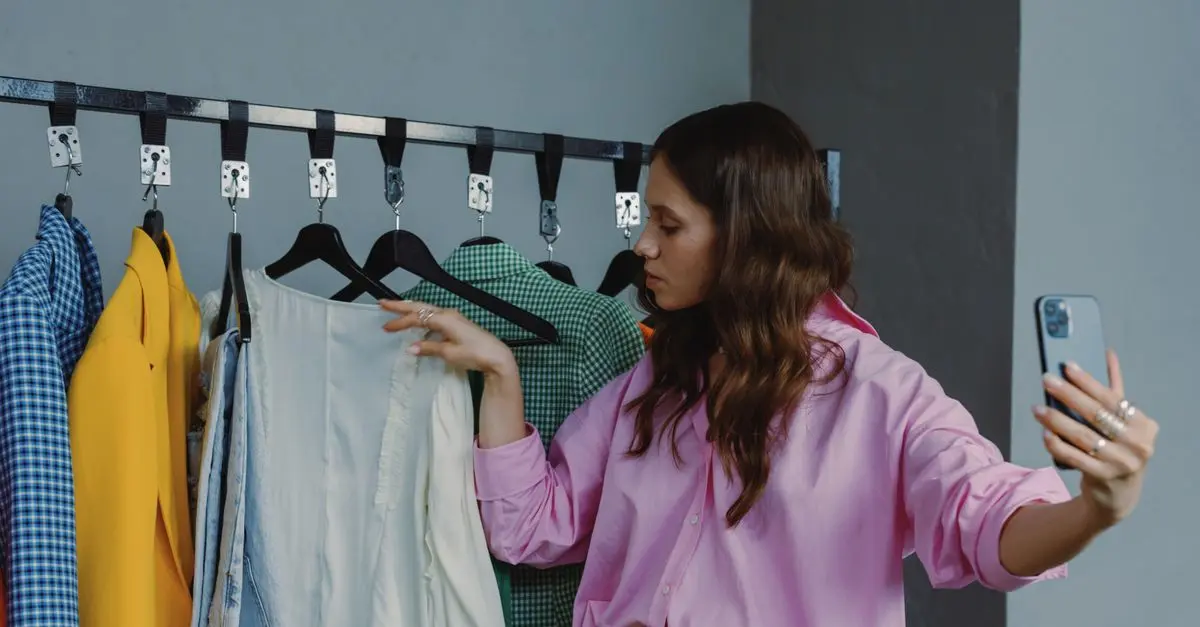 Comment choisir les vêtements jeunes pour un look polyvalent