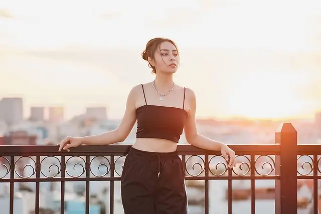 Comment Choisir des Vêtements Jeunes pour un Look Été Tendance