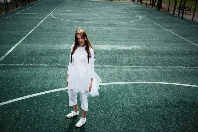 Comment Créer des Tenues Polyvalentes avec des Vêtements Jeunes