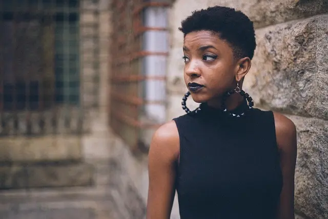 Comment porter des vêtements jeunes pour un look tendance