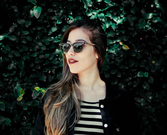 Les Couleurs Tendance des Vêtements Jeunes à Adopter