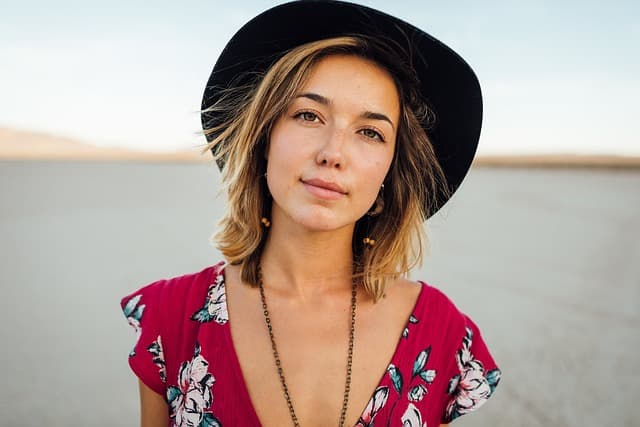 Comment choisir des vêtements jeunes pour un look estival tendance