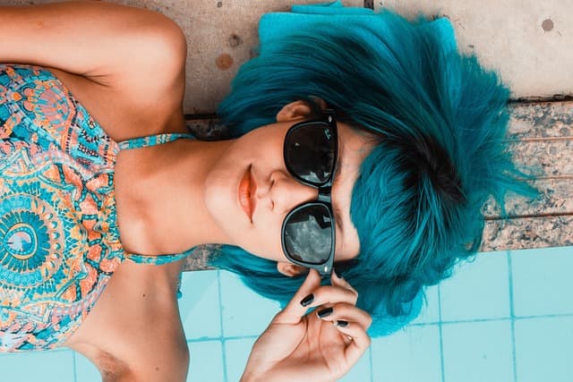 Les nouvelles tendances de vêtements jeunes à adopter