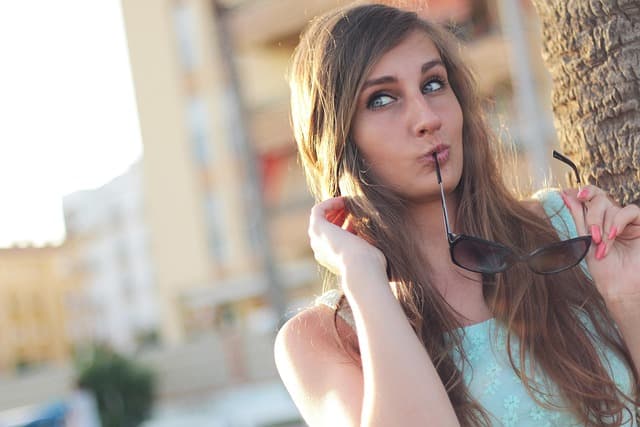 Les Basics Incontournables pour une Garde-Robe Jeune Réussie