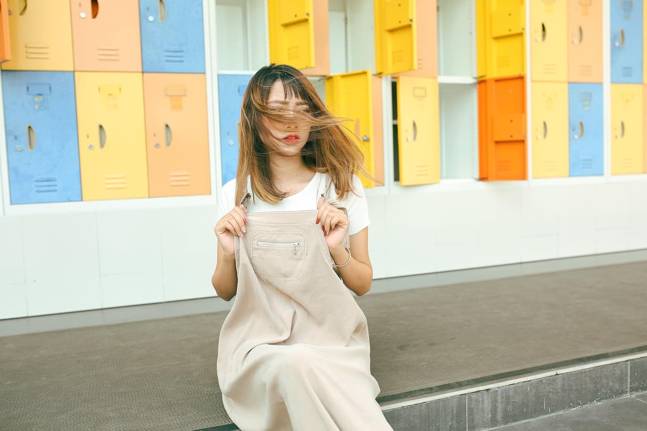 Comment bien choisir des vêtements jeunes pour un look stylé